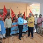 ମୁଖ୍ୟମନ୍ତ୍ରୀଙ୍କ ଉଦେଶ୍ୟରେ ଅତିରିକ୍ତ ଜିଲ୍ଲାପାଳଙ୍କୁ ସିଟୁର ସ୍ମାରକପତ୍ର