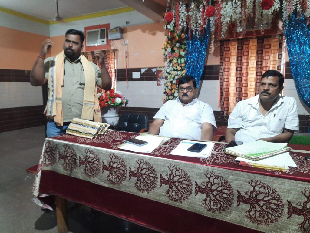 ମିଳିତ ଟ୍ରକ ମାଲିକ ସଂଘ କ୍ରିୟାନୁଷ୍ଠାନ କମିଟି ପକ୍ଷରୁ ସାମ୍ବାଦିକ ସମ୍ମିଳନୀ , ଦାବି ପୂରଣ ନ ହେଲେ ରାସ୍ତାରୋକ ଚେତାବନୀ